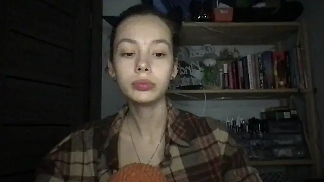 Yuna5343 online show from September 19, 2025, 9:48 pm