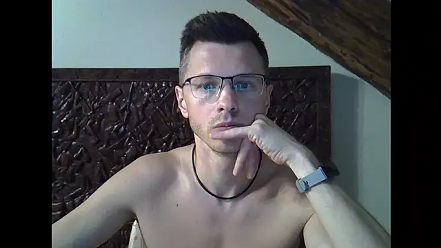 Snapshot of BehindBlueEyesss chatting on October 6, 2025, 8:06 pm BehindBlueEyesss online show from October 6, 2025, 8:06 pm