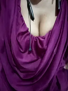 Snapshot of kaviyaponnu0987 chatting on February 7, 2026, 2:10 pm kaviyaponnu0987 online show from February 7, 2026, 2:10 pm