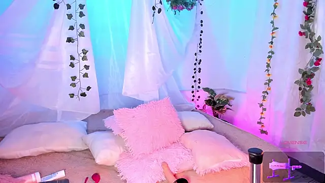 Lolalewis777 online show from February 6, 2026, 2:42 pm