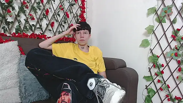 Snapshot of LiamBrown09 chatting on March 21, 2026, 7:06 pm LiamBrown09 online show from March 21, 2026, 7:06 pm