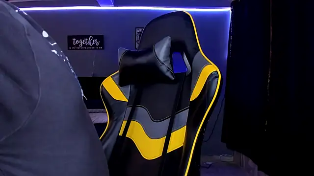 alexgiraldo   online show from September 17, 2025, 11:56 am