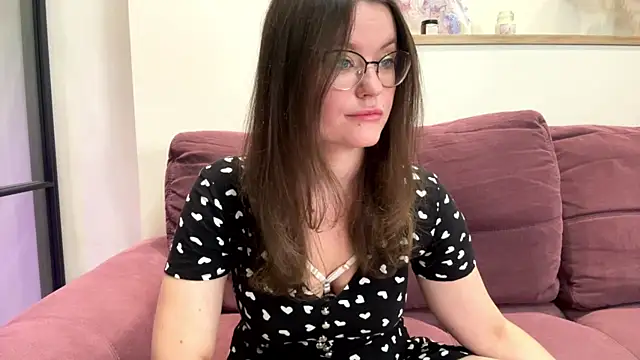 mia shine bright wow online show from September 16, 2025, 3:29 am