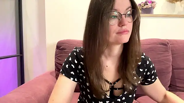 mia shine bright wow online show from September 27, 2025, 3:55 am