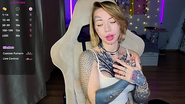 Snapshot of bunnykellyyy chatting on October 23, 2025, 6:39 pm bunnykellyyy online show from October 23, 2025, 6:39 pm