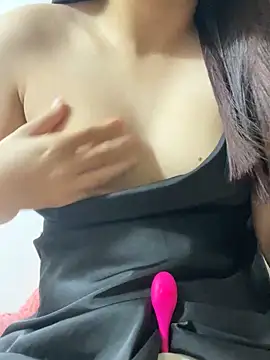 Snapshot of SiennaQueen18 chatting on October 2, 2025, 5:03 am SiennaQueen18 online show from October 2, 2025, 5:03 am