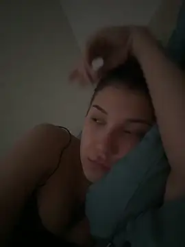 moonlina0  online show from September 12, 2025, 3:34 pm