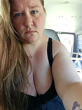 Snapshot of Love86Emily chatting on September 21, 2025, 6:42 pm Love86Emily online show from September 21, 2025, 6:42 pm