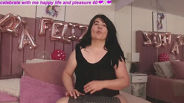 AriannaAdames online show from July 13, 2026, 1:14 pm