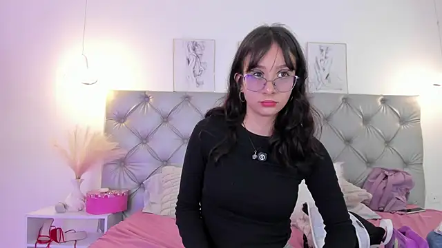 Naughty Couple83 online show from April 29, 2026, 4:33 pm