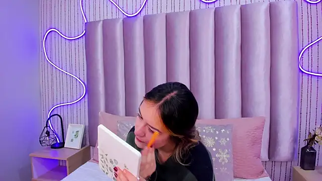 SamanthaPeachss online show from November 7, 2025, 11:54 am