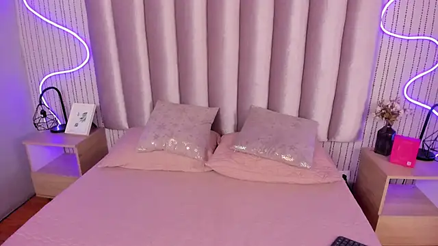 SamanthaPeachss online show from December 2, 2025, 1:39 pm