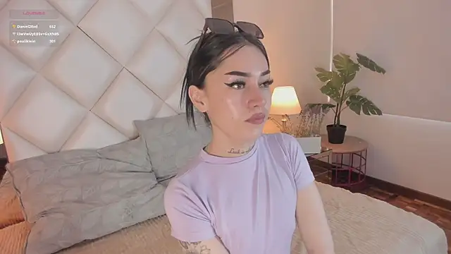 Megan DH online show from September 19, 2025, 2:07 pm