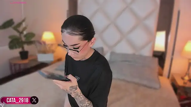 Megan DH online show from October 2, 2025, 12:45 pm