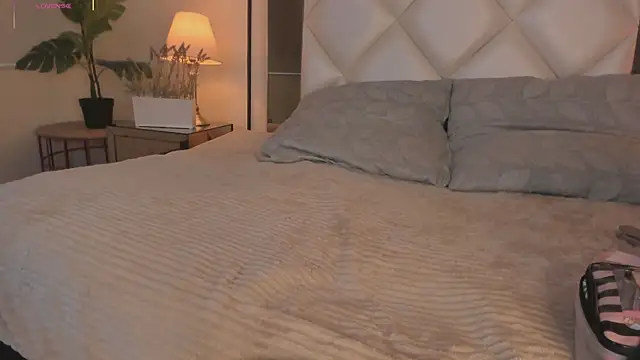 Megan DH online show from October 22, 2025, 11:54 am