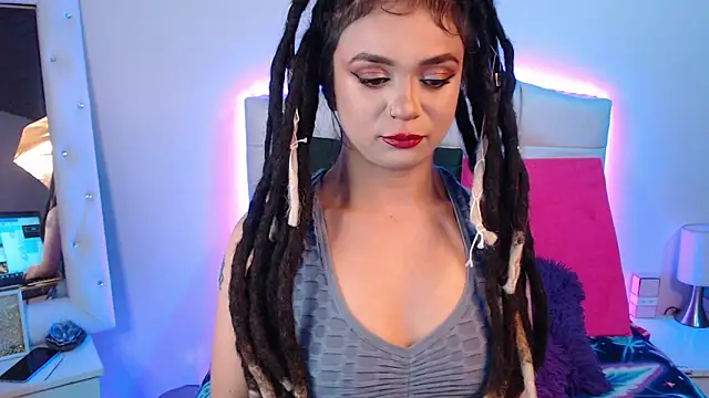 elapetitie online show from November 30, 2025, 4:16 am