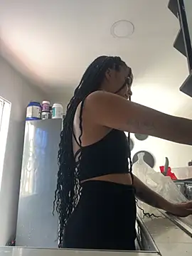 Snapshot of Samara_Hadi_ chatting on October 28, 2025, 5:48 pm Samara Hadi  online show from October 28, 2025, 5:48 pm