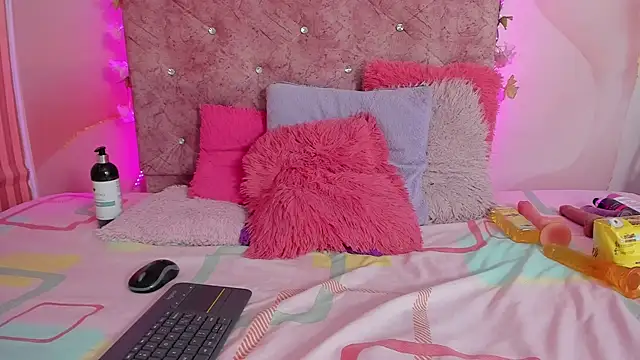 Mila grace  online show from October 7, 2025, 6:38 pm