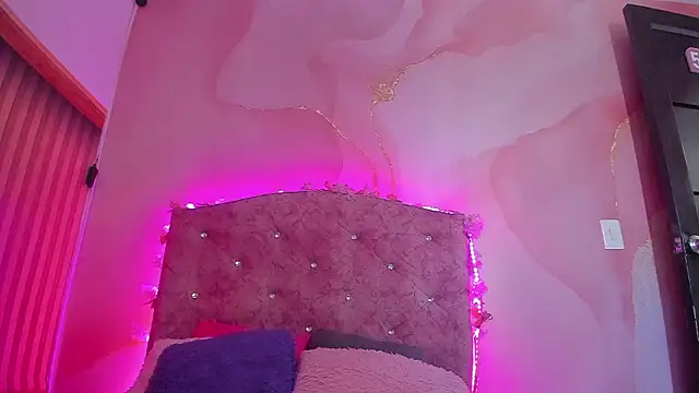 Mila grace  online show from February 25, 2026, 6:39 pm