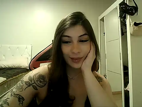 Snapshot of Becca_B chatting on October 1, 2025, 7:31 pm Becca B online show from October 1, 2025, 7:31 pm