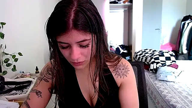 Snapshot of Becca_B chatting on October 12, 2025, 4:17 pm Becca B online show from October 12, 2025, 4:17 pm