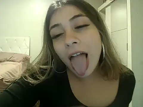 Becca B online show from April 26, 2026, 3:26 am