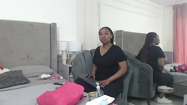 Snapshot of NatashaSilver chatting on October 4, 2025, 1:20 pm NatashaSilver online show from October 4, 2025, 1:20 pm