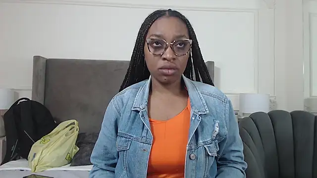 Snapshot of NatashaSilver chatting on October 18, 2025, 1:01 pm NatashaSilver online show from October 18, 2025, 1:01 pm