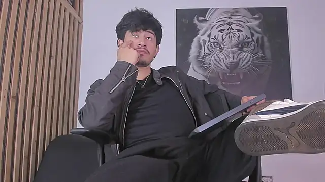 DimitriDeluxe online show from October 13, 2025, 7:36 pm