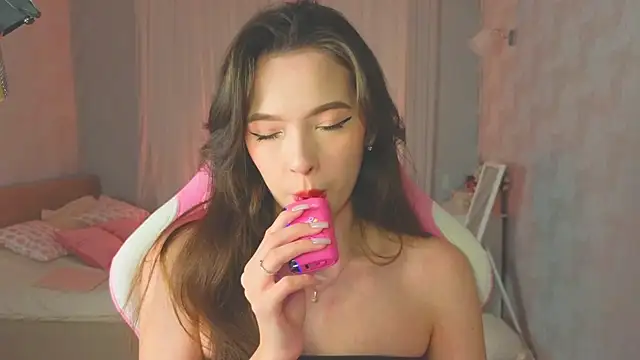 Snapshot of yuna_sunshy chatting on October 25, 2025, 11:43 pm yuna sunshy online show from October 25, 2025, 11:43 pm