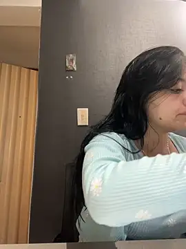 Emily Rivers  online show from November 4, 2025, 1:10 pm