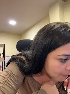 Emily Rivers  online show from March 4, 2026, 1:39 pm