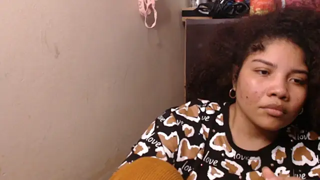 Snapshot of madelene chatting on November 17, 2025, 1:11 am madelene online show from November 17, 2025, 1:11 am