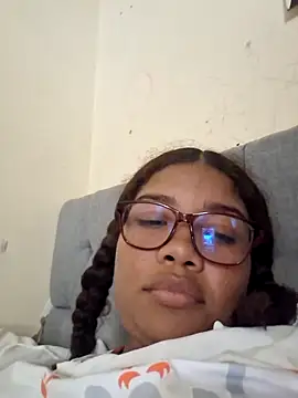 Snapshot of madelene chatting on February 4, 2026, 10:15 pm madelene online show from February 4, 2026, 10:15 pm