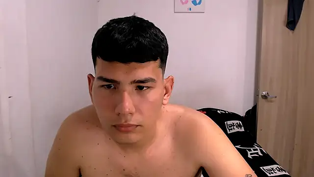 latinteasex  online show from September 12, 2025, 5:07 am