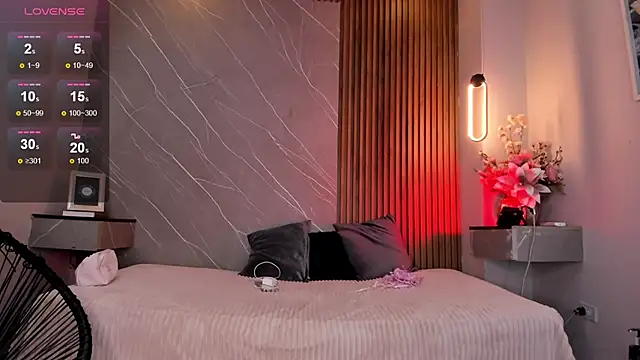 emma  rose1 online show from October 24, 2025, 2:19 am