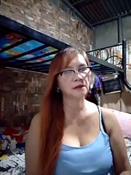 SexyHottMom online show from April 25, 2026, 1:36 pm
