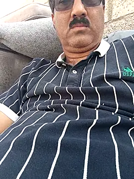 Snapshot of moonflower25 chatting on October 11, 2025, 5:17 am moonflower25 online show from October 11, 2025, 5:17 am