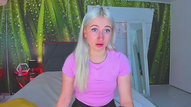 Snapshot of HollyTailors chatting on October 6, 2025, 5:27 am HollyTailors online show from October 6, 2025, 5:27 am