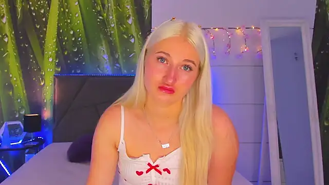 Snapshot of HollyTailors chatting on October 11, 2025, 5:28 am HollyTailors online show from October 11, 2025, 5:28 am