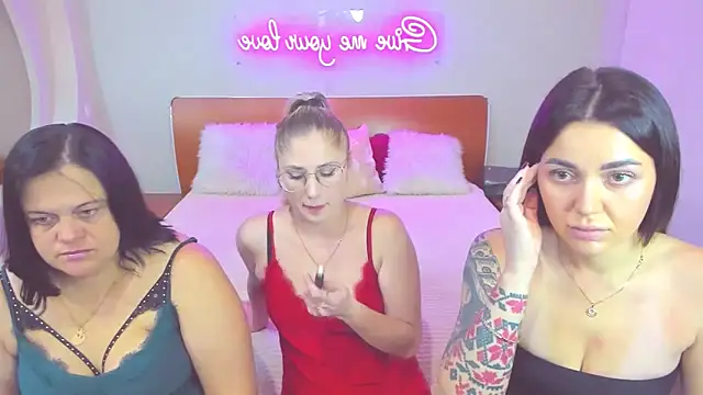 Snapshot of Your_Exstasy chatting on October 22, 2025, 10:59 am Your Exstasy online show from October 22, 2025, 10:59 am