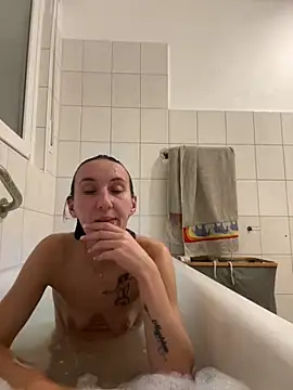 Snapshot of Emilia_Mausi chatting on October 6, 2025, 7:22 pm Emilia Mausi online show from October 6, 2025, 7:22 pm