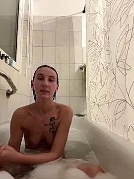 Emilia Mausi online show from December 16, 2025, 8:14 pm