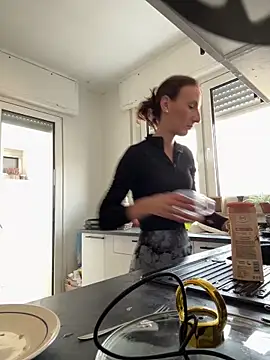 Emilia Mausi online show from March 9, 2026, 1:04 pm