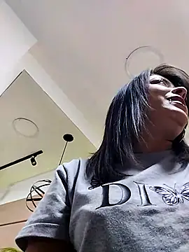 MiaWelkin online show from November 11, 2025, 1:22 pm