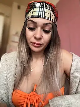 iSelena online show from November 26, 2025, 5:52 am