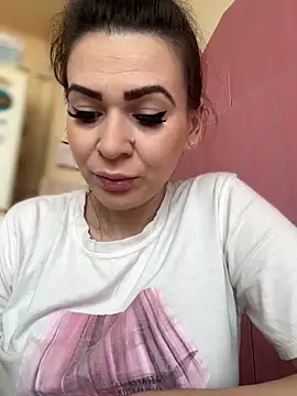 iSelena online show from March 17, 2026, 7:55 am