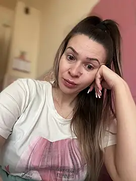 iSelena online show from March 19, 2026, 9:02 am