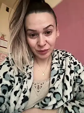 iSelena online show from March 23, 2026, 5:55 am