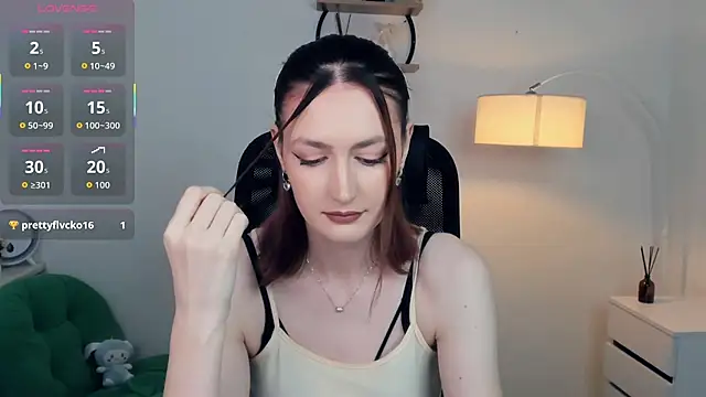 EasterBlink online show from November 9, 2025, 10:57 am